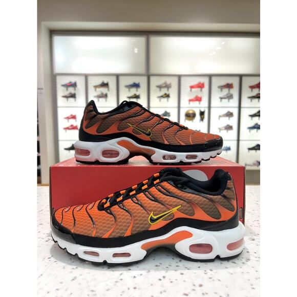 Nike Air Max Plus Safety Orange Black White University Gold Tuned DM0032 800 - Picture 1 of 8